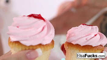 Blonde babes love to eat pussy