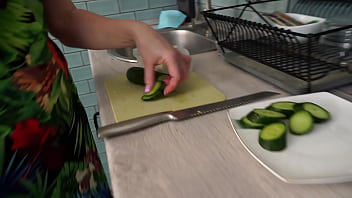 Housewife wanted to be fucked in the kitchen