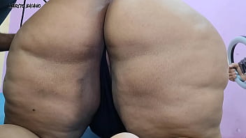 Bbw gostosa esfregou a xota na minha cara tirando meu folego quase pedir arrego ficando sem gozar