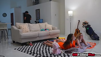 Sexy stepsis swallowed big cock and asian teen enjoyed hardcore pussy fucking