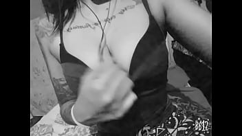 Zorra tatuada urgida por verga