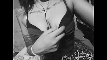 Zorra tatuada urgida por verga