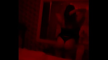 Que bela bunda ela tem vou me acabar