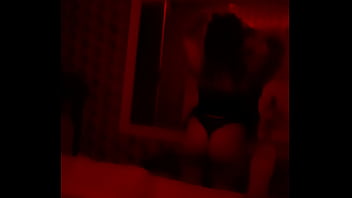Que bela bunda ela tem vou me acabar Que bela bunda ela tem vou me acabar
