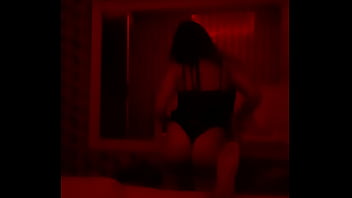 Que bela bunda ela tem vou me acabar Que bela bunda ela tem vou me acabar