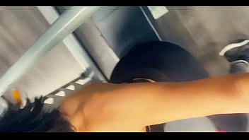 Après le sport c est la douche ce soir vidéo nue de très très près