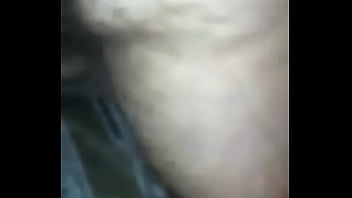 Esposa levando vara e marido filmando