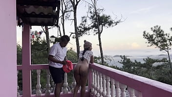 Follando mi hermanastra cachonda en el balcón con una vista increíble