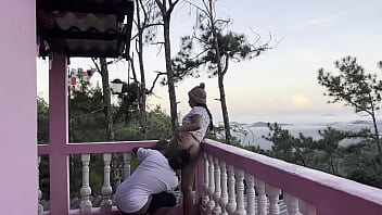 Follando mi hermanastra cachonda en el balcón con una vista increíble