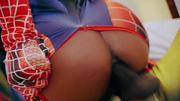 Wolverine come o cu do deadpool e homem aranha e ainda engolem o leite