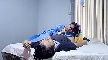 Enfermera cura a su paciente con una rica follada perra enfermera coge duro