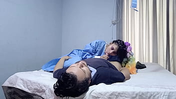 Enfermera cura a su paciente con una rica follada perra enfermera coge duro