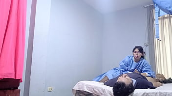 Enfermera cura a su paciente con una rica follada perra enfermera coge duro Enfermera cura a su paciente con una rica follada perra enfermera coge duro
