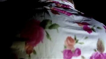 Morena sentando na rola