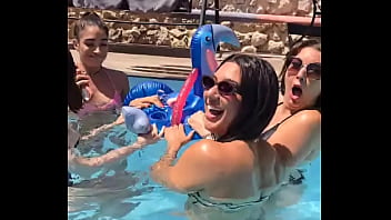 Réel vidéo n•74 orgie d’actrice x 4 filles gode ceinture double gode