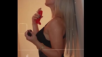 Celeste salas modelando un body para publicidad de ropa interior femenina