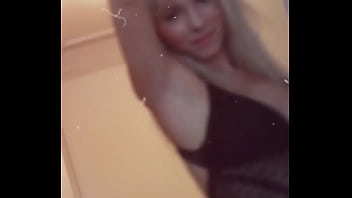 Celeste salas modelando un body para publicidad de ropa interior femenina