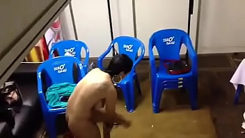 Espiando a la mesera 01 01