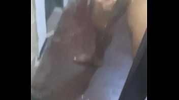 Estaba solo y toco masturbarme