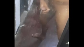 Estaba solo y toco masturbarme