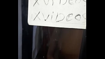 Estaba solo y toco masturbarme