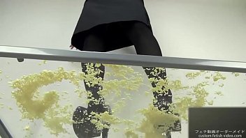 Pumps foodcrush noodles into pieces