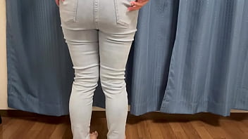 昔、エロ本拾ってトイレでおまんこ触りながらオナニーしてた女子大生。今もオナニー沢山してるよ