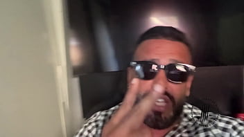 Arrombando o cu enorme da casada completo no red