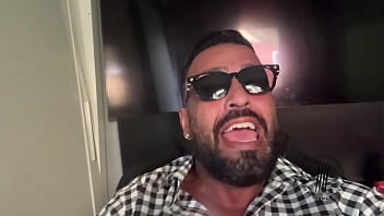 Arrombando o cu enorme da casada completo no red