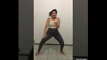 Novinha que não sabe dançar viviane