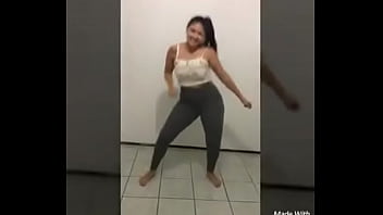 Novinha que não sabe dançar viviane