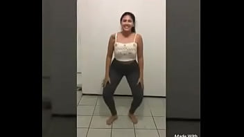 Novinha que não sabe dançar viviane
