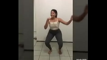 Novinha que não sabe dançar viviane