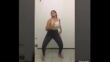 Novinha que não sabe dançar viviane