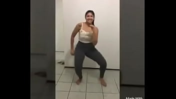 Novinha que não sabe dançar viviane