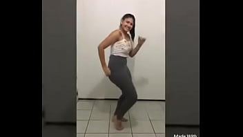 Novinha que não sabe dançar viviane