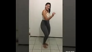 Novinha que não sabe dançar viviane