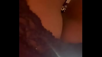 Quieres pasar una pijamada conmigo masturbandonos sacando nuestras lechitas