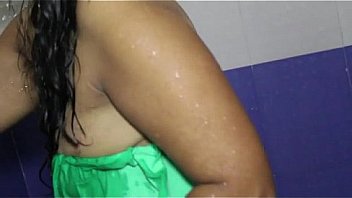 Hot sexy bikini bhabhi nude bathing