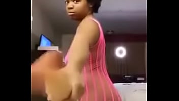 Brincando com o dildo