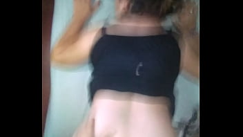 Masturbo a mi novia y tenemos sexo en cuatro