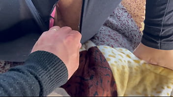 Sexo com um homem desconhecido em cabines de swinger esse sortudo aleatório chupa minha buceta molhada e depois me fode sem camisinha eu amo ser a prostituta de homens desconhecidos que me fodem