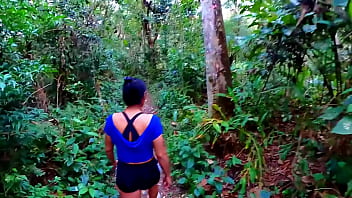 Putinha esfomeada mama rola grossa na floresta até gozar em largados e gozados