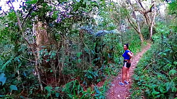 Putinha esfomeada mama rola grossa na floresta até gozar em largados e gozados