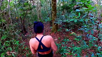 Putinha esfomeada mama rola grossa na floresta até gozar em largados e gozados