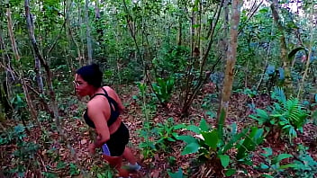 Putinha esfomeada mama rola grossa na floresta até gozar em largados e gozados