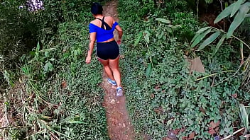 Putinha esfomeada mama rola grossa na floresta até gozar em largados e gozados