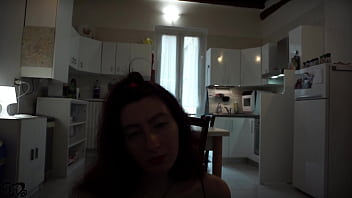 Spagnola guidata dalle mie lo faccio venire sulle mie tette naturali