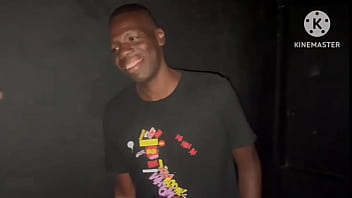 Esposa com negão sem camisinha na cabine do carícia