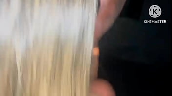 Esposa com negão sem camisinha na cabine do carícia